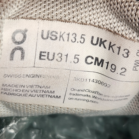 ON CLOUD Play Kids Sneakers Size 13.5 Midnight White Athletic Shoes - Picture 2 of 9